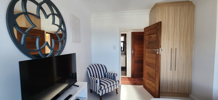 To Let 4 Bedroom Property for Rent in Glencairn Heights Western Cape